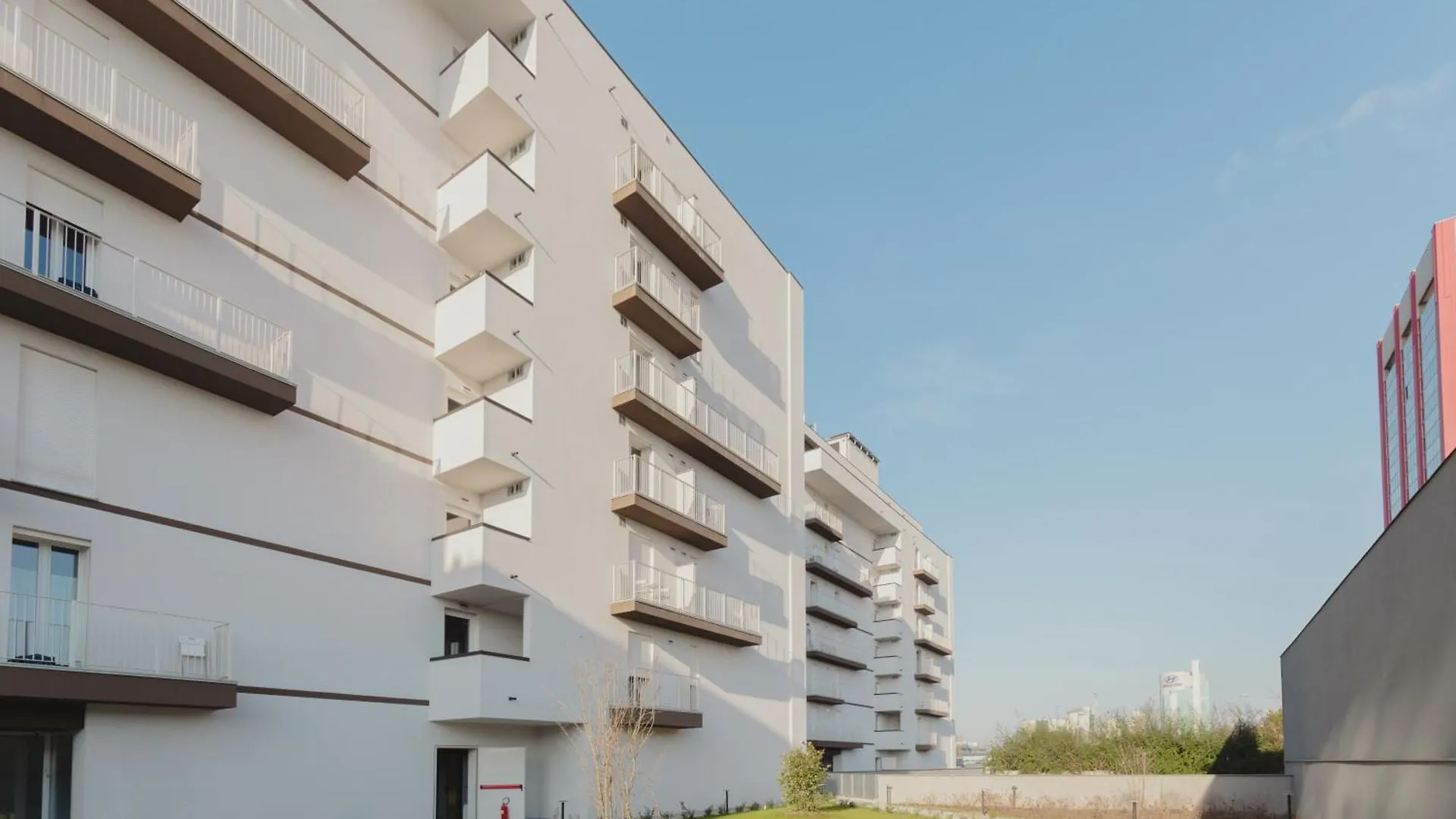 Gohost - Modern And Bright Apartments With Terrace And Balcony Milan Italy