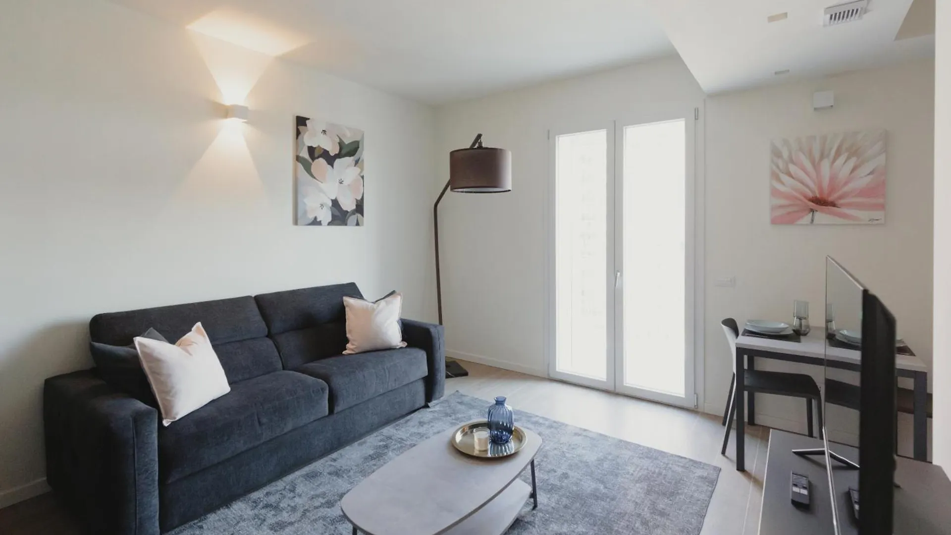 Gohost - Modern And Bright Apartments With Terrace And Balcony Milan 0*,