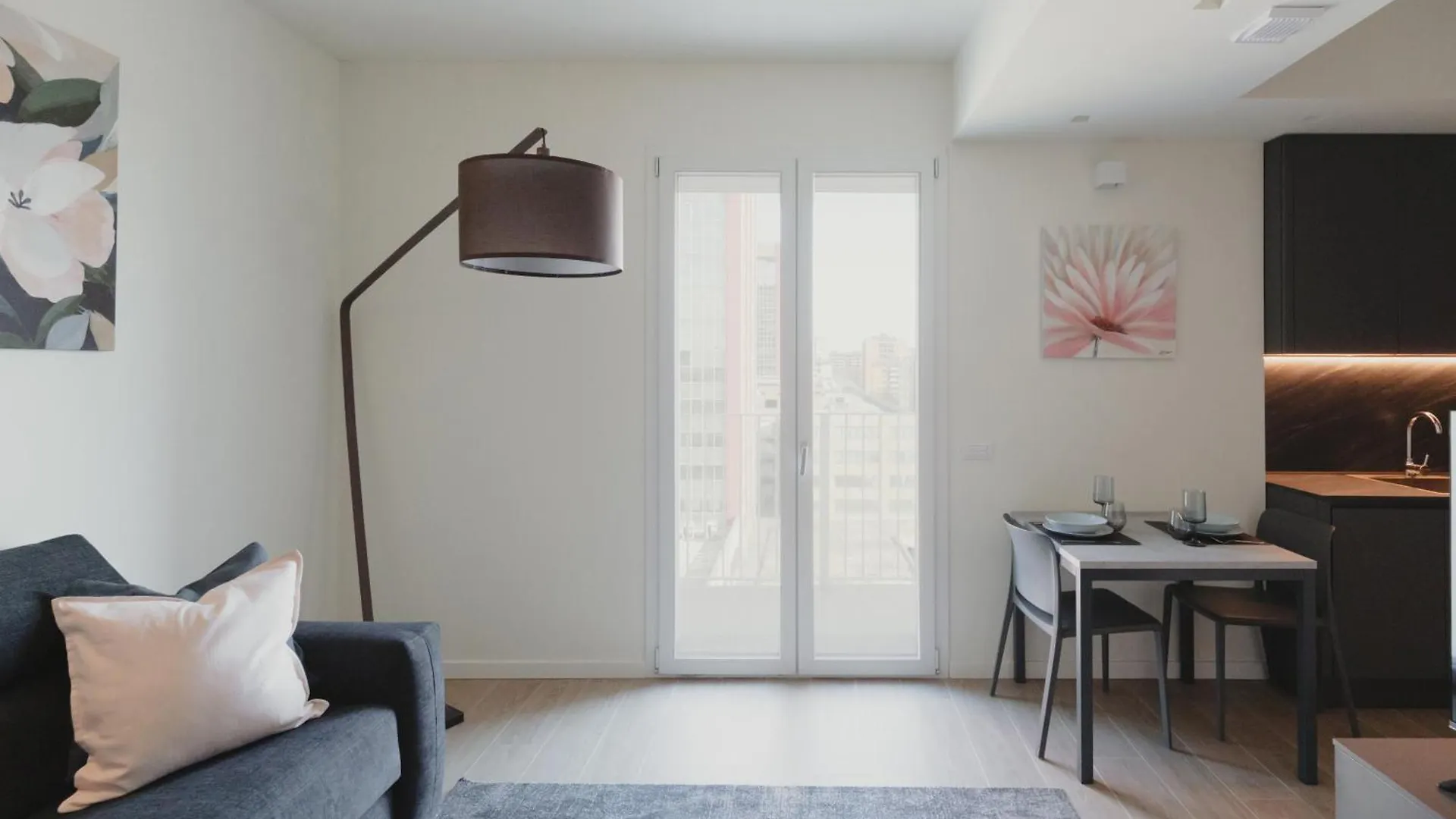 Gohost - Modern And Bright Apartments With Terrace And Balcony Milan