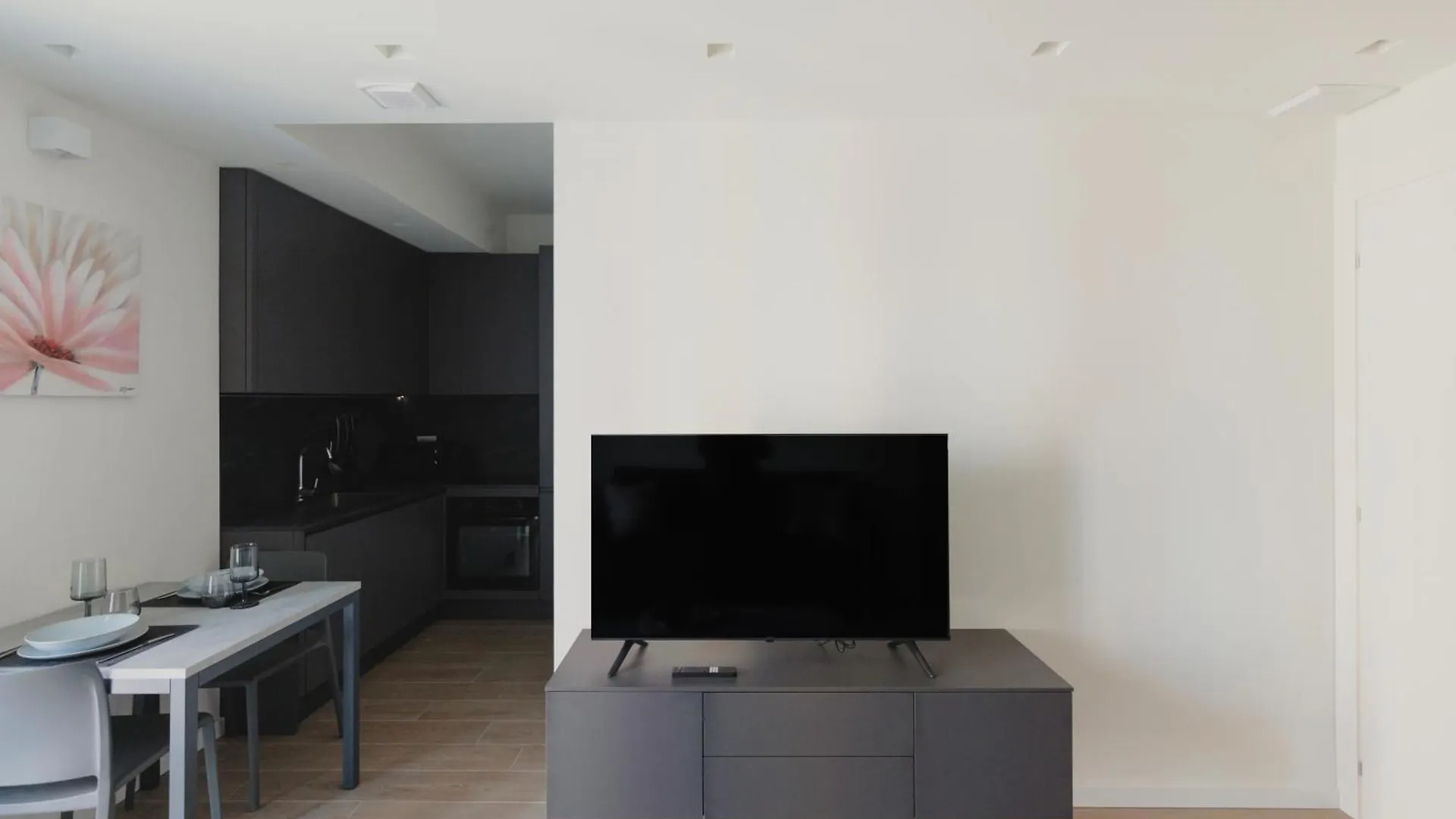 Gohost - Modern And Bright Apartments With Terrace And Balcony Milan Italy