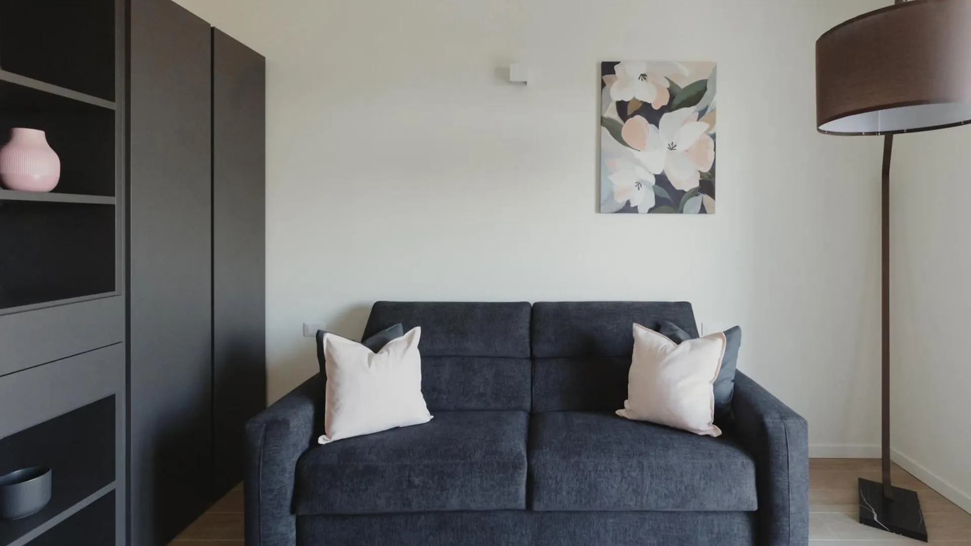 Gohost - Modern And Bright Apartments With Terrace And Balcony Milan