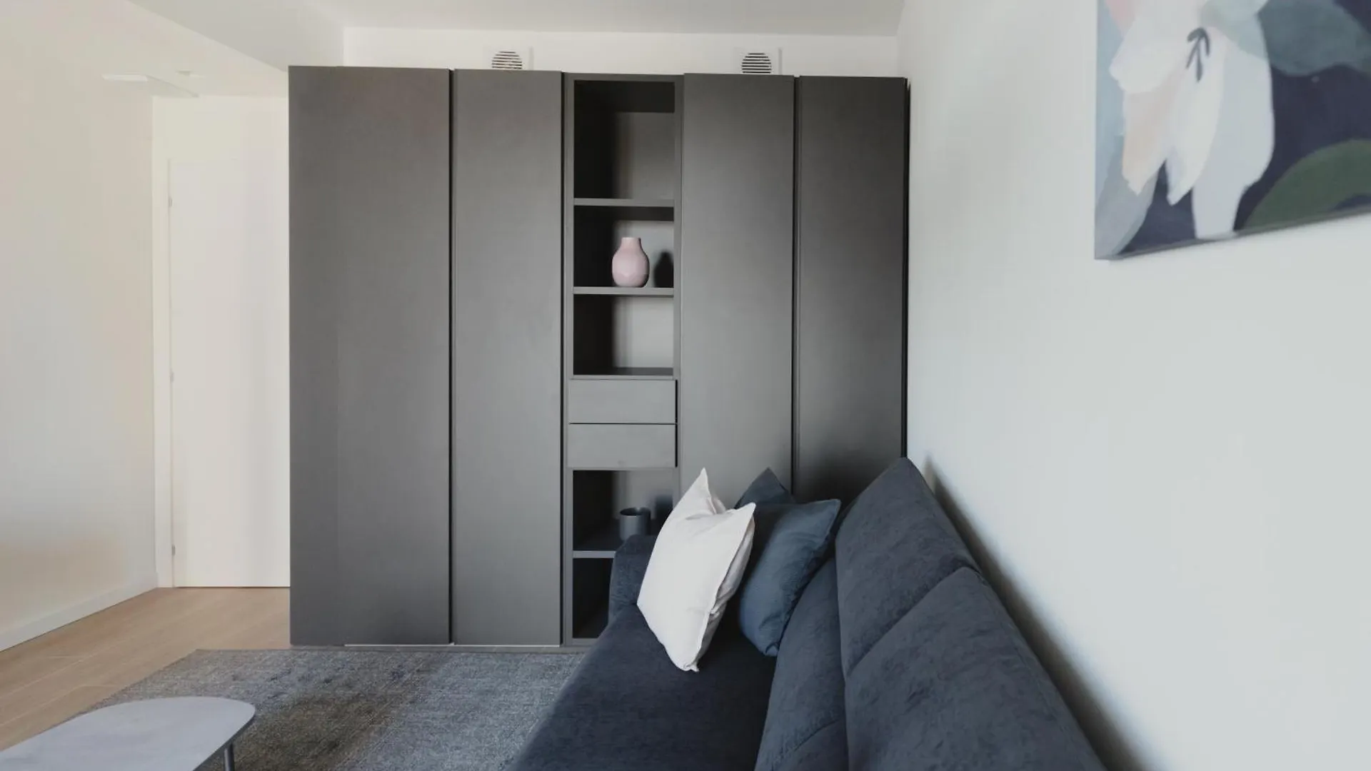 Gohost - Modern And Bright Apartments With Terrace And Balcony Milan
