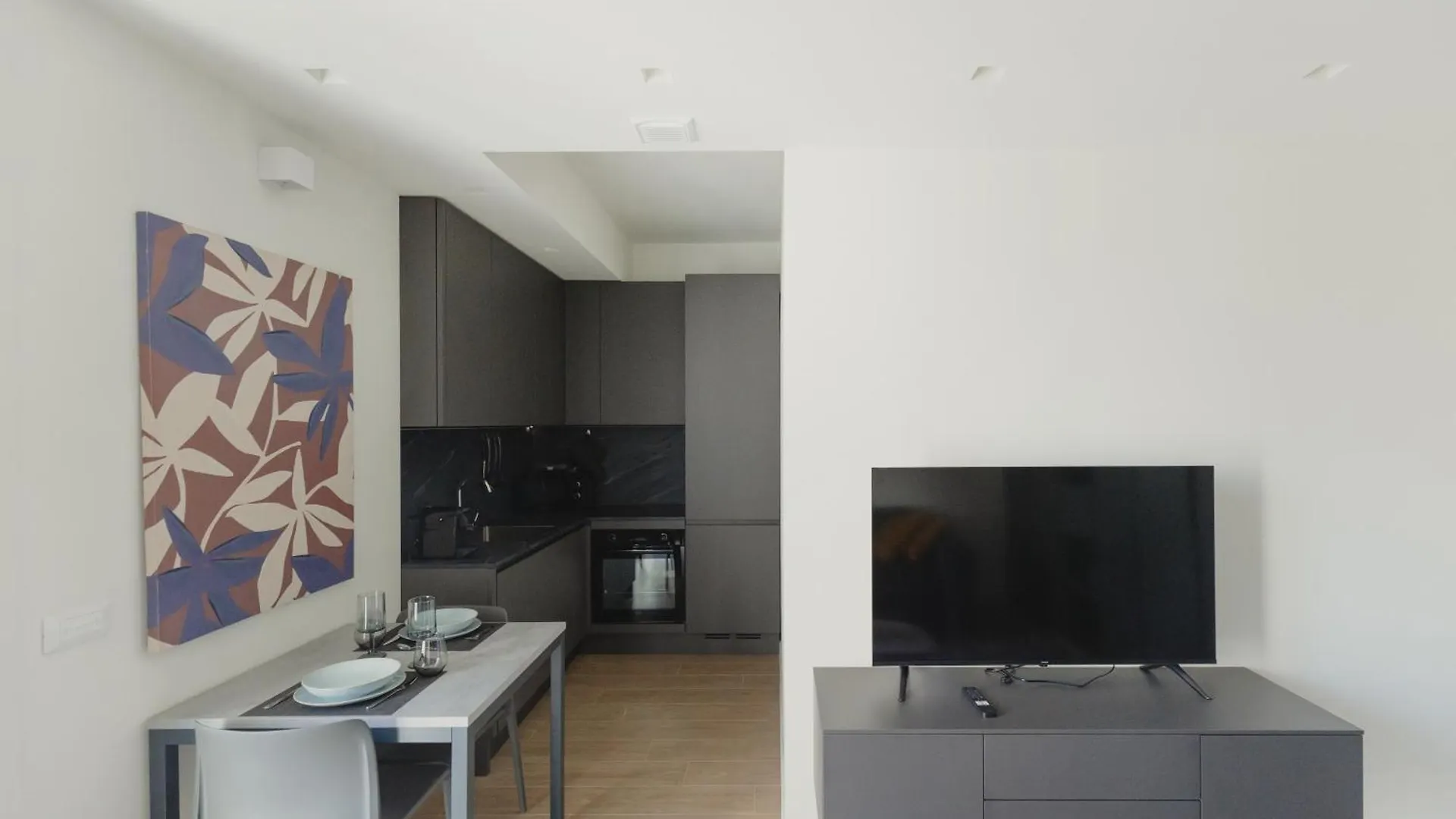 Gohost - Modern And Bright Apartments With Terrace And Balcony Milan