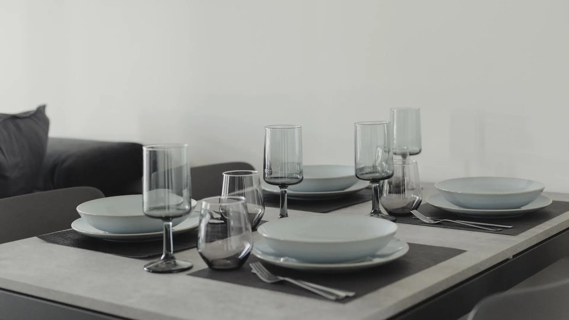 Gohost - Modern And Bright Apartments With Terrace And Balcony Milan