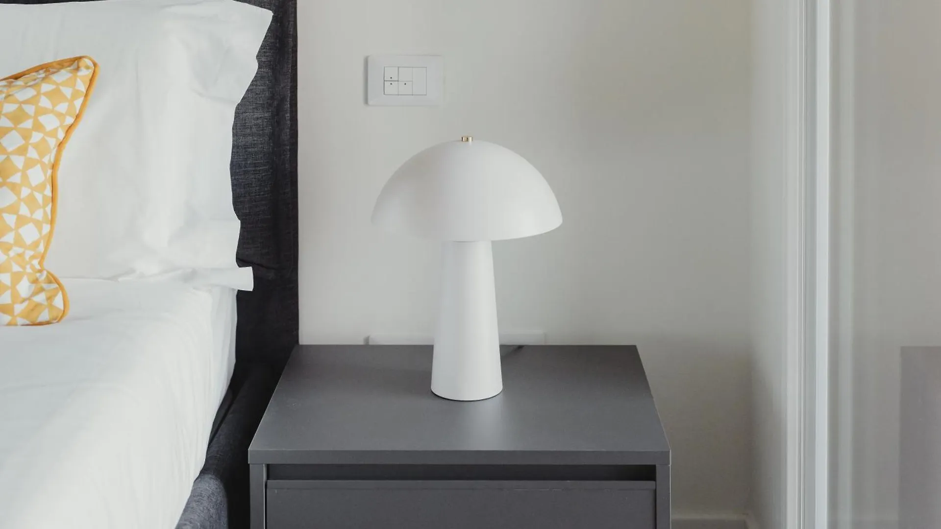 Gohost - Modern And Bright Apartments With Terrace And Balcony Milan