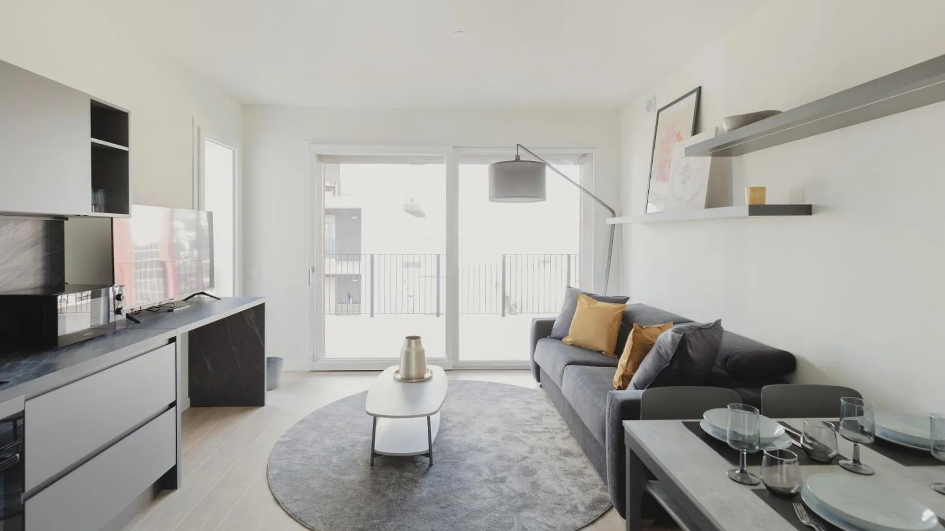 Gohost - Modern And Bright Apartments With Terrace And Balcony Milan Italy