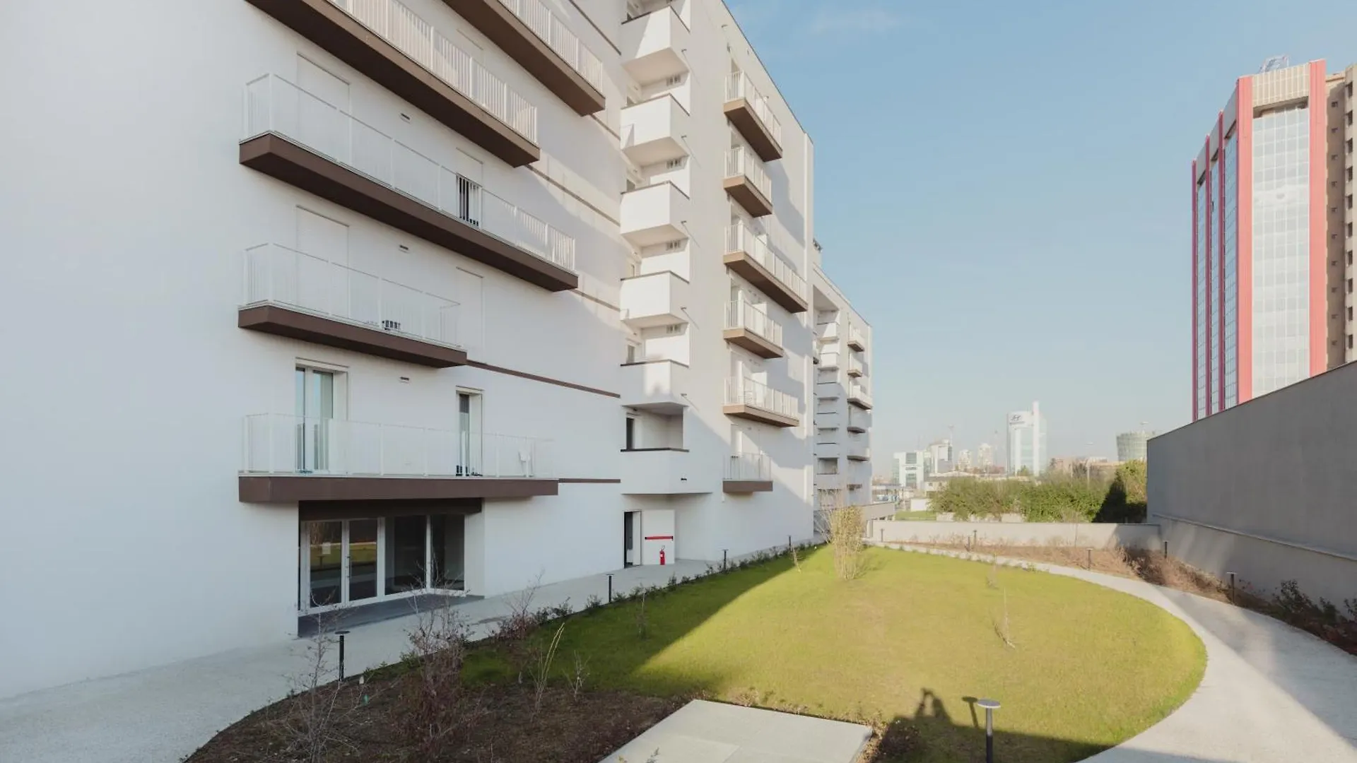 Gohost - Modern And Bright Apartments With Terrace And Balcony Milan