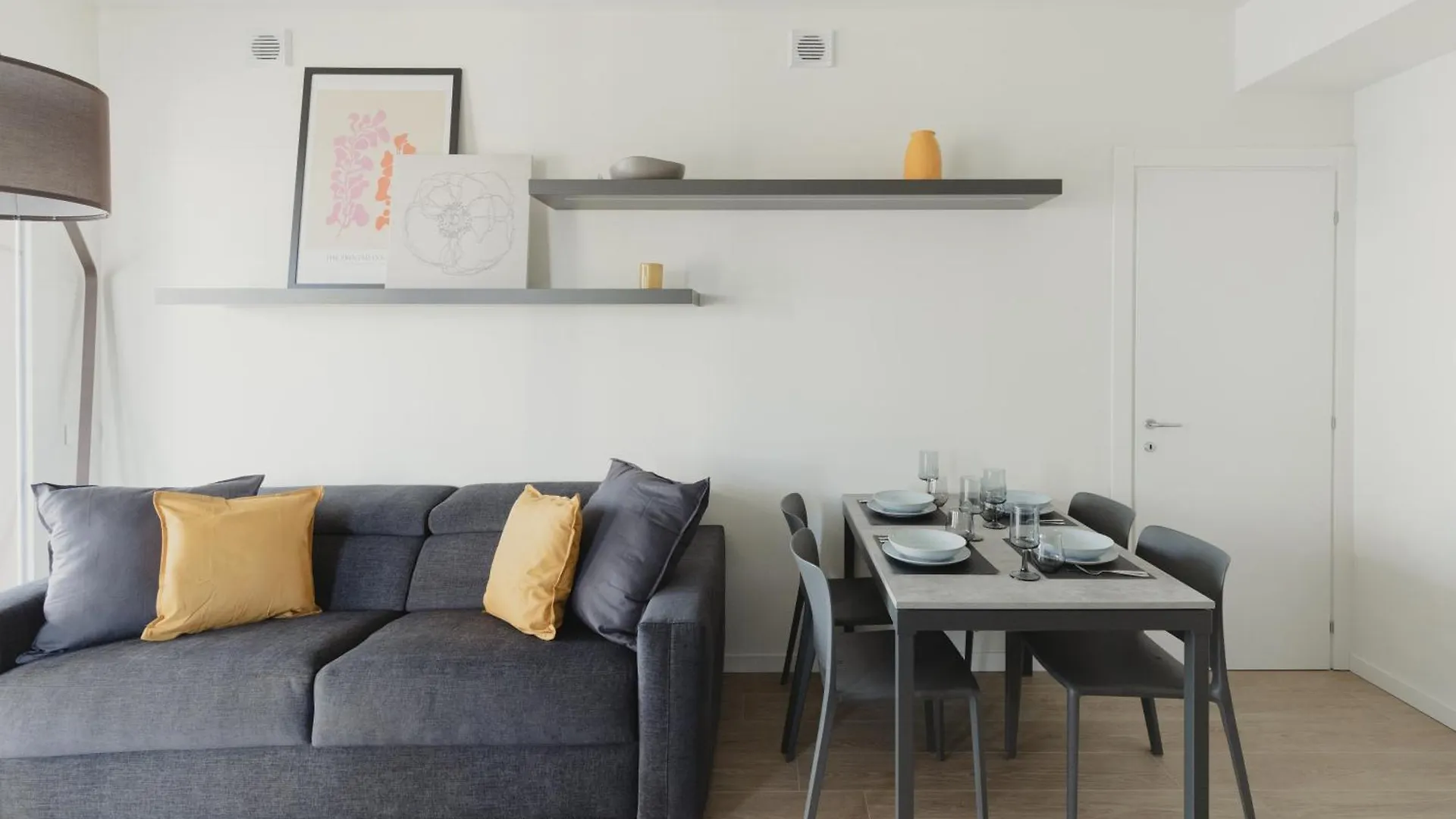 Gohost - Modern And Bright Apartments With Terrace And Balcony Milan
