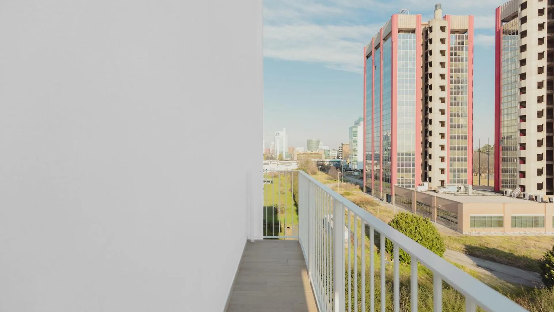 Gohost - Modern And Bright Apartments With Terrace And Balcony Milan Italy