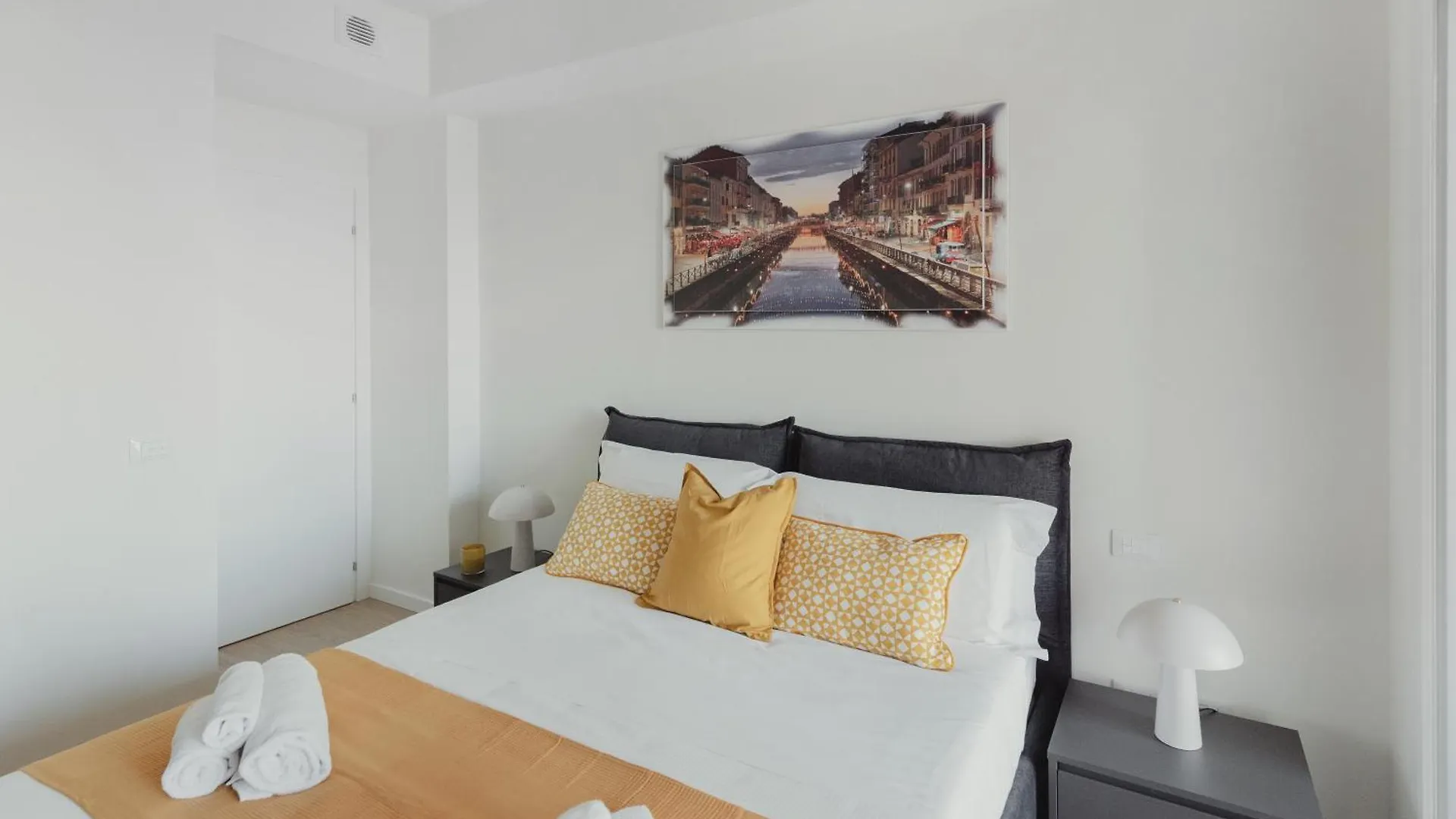 Gohost - Modern And Bright Apartments With Terrace And Balcony Milan 0*,