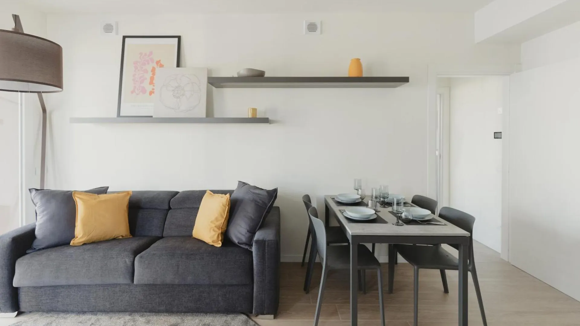 Gohost - Modern And Bright Apartments With Terrace And Balcony Milan