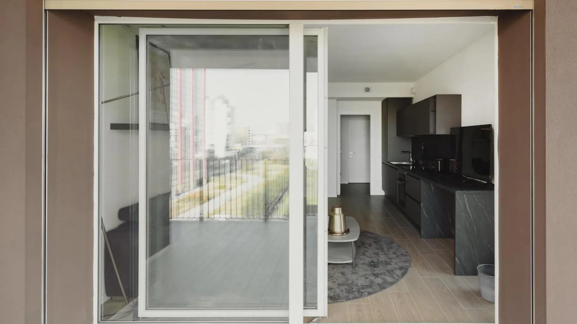 Gohost - Modern And Bright Apartments With Terrace And Balcony Milan