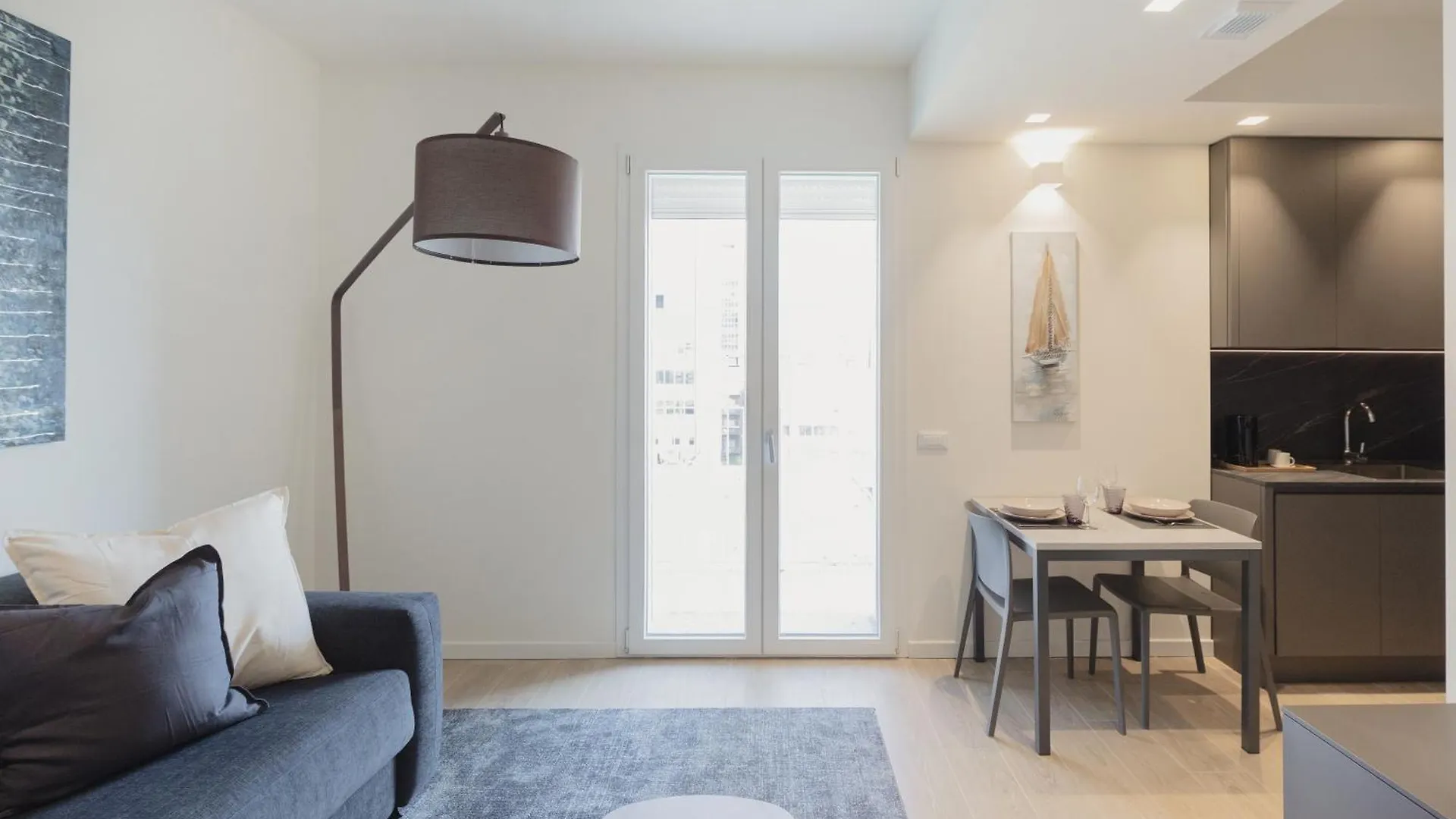 Gohost - Modern And Bright Apartments With Terrace And Balcony Milan