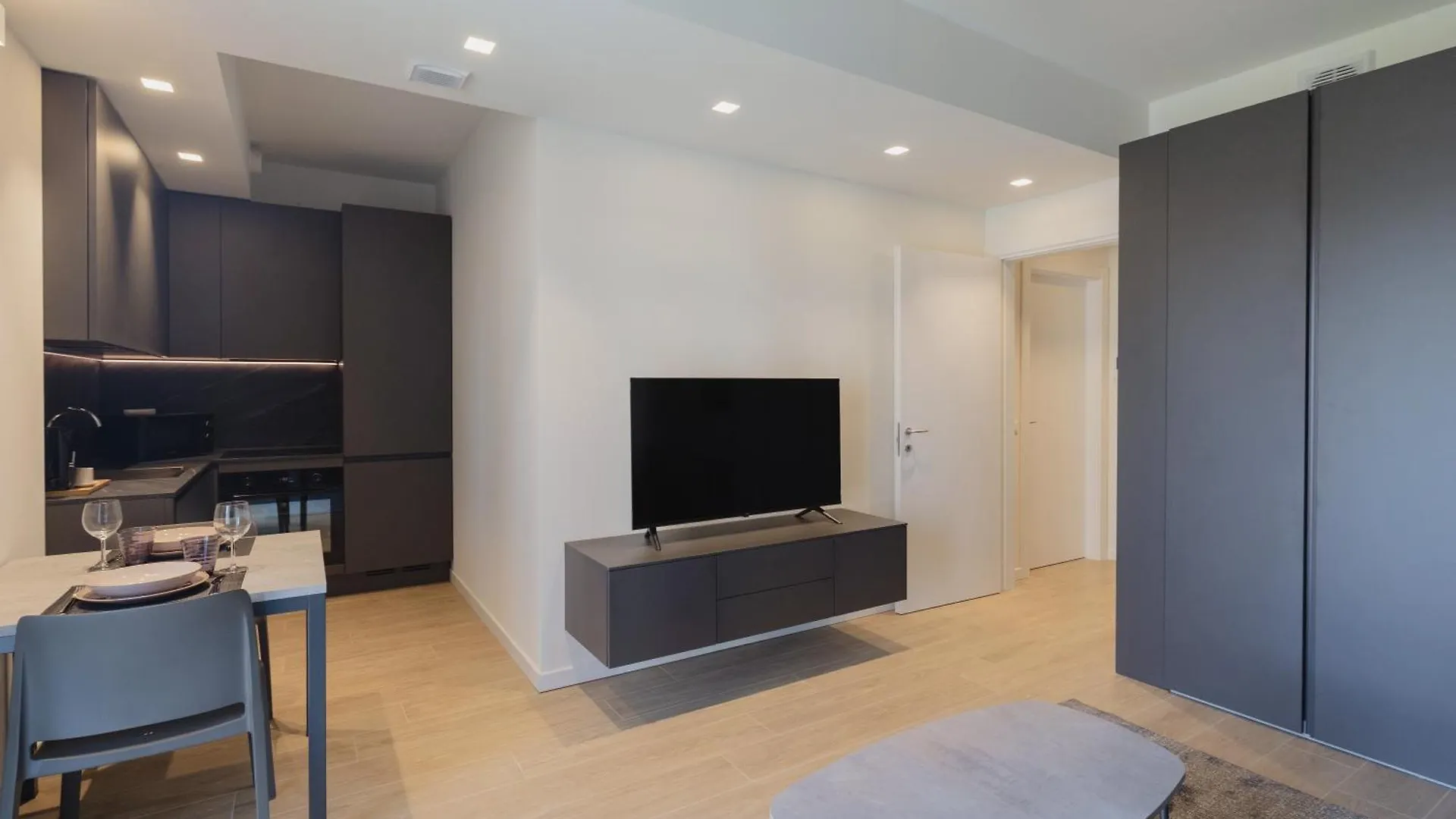 Gohost - Modern And Bright Apartments With Terrace And Balcony Milan Italy