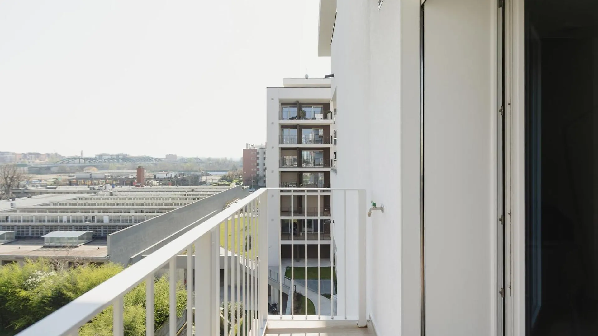 Gohost - Modern And Bright Apartments With Terrace And Balcony Milan