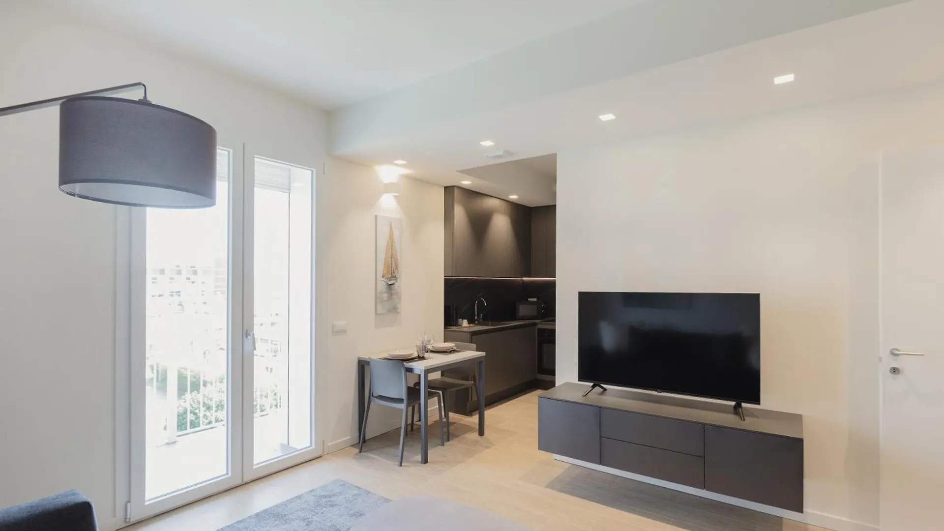 Gohost - Modern And Bright Apartments With Terrace And Balcony Milan
