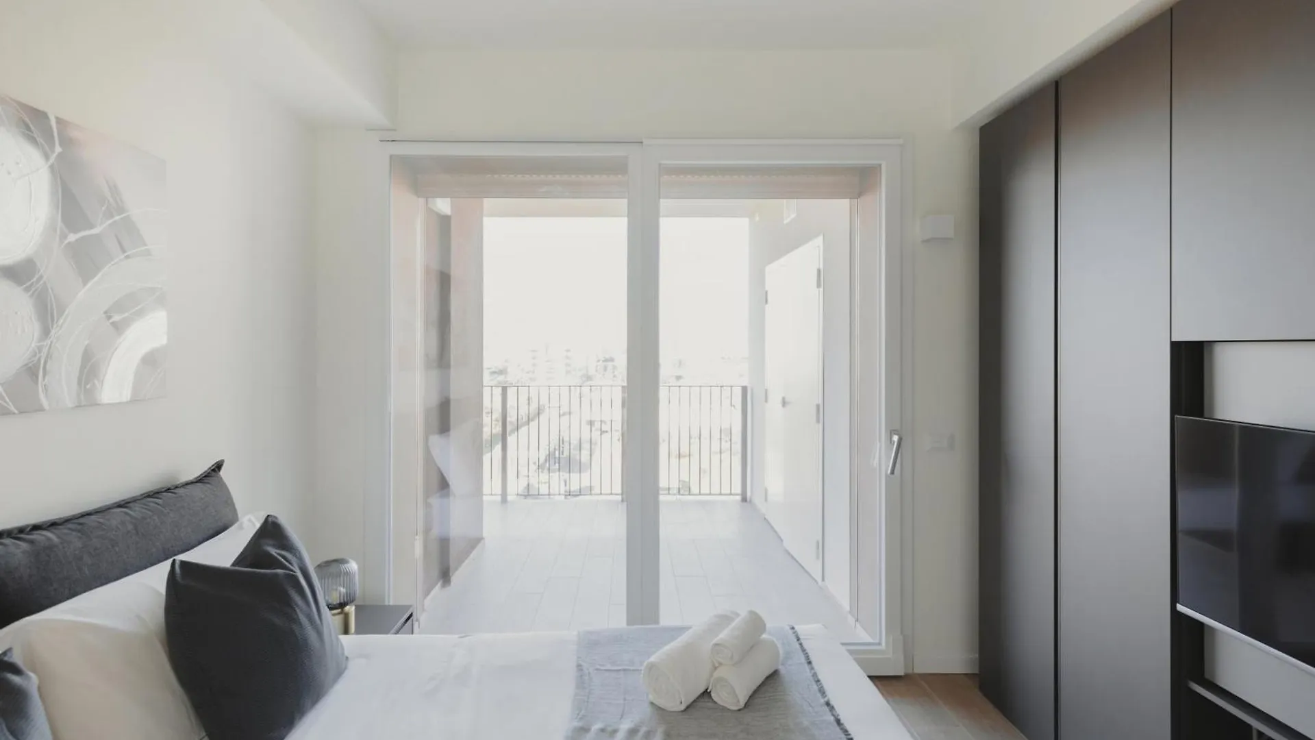 Gohost - Modern And Bright Apartments With Terrace And Balcony Milano