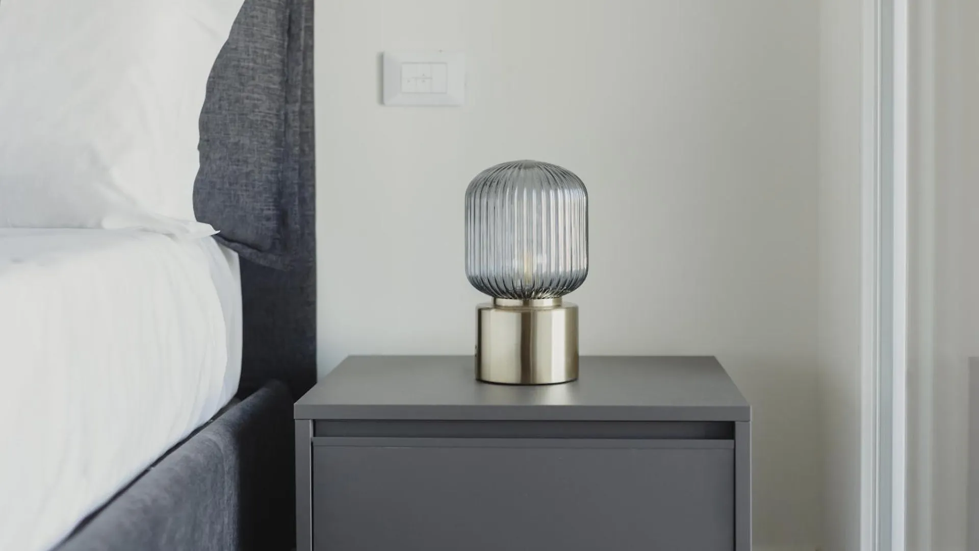 Gohost - Modern And Bright Apartments With Terrace And Balcony Milano