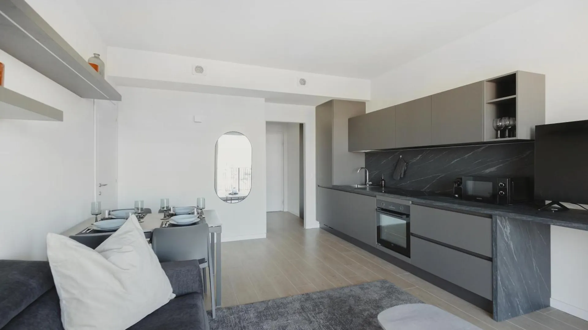 Gohost - Modern And Bright Apartments With Terrace And Balcony Milano