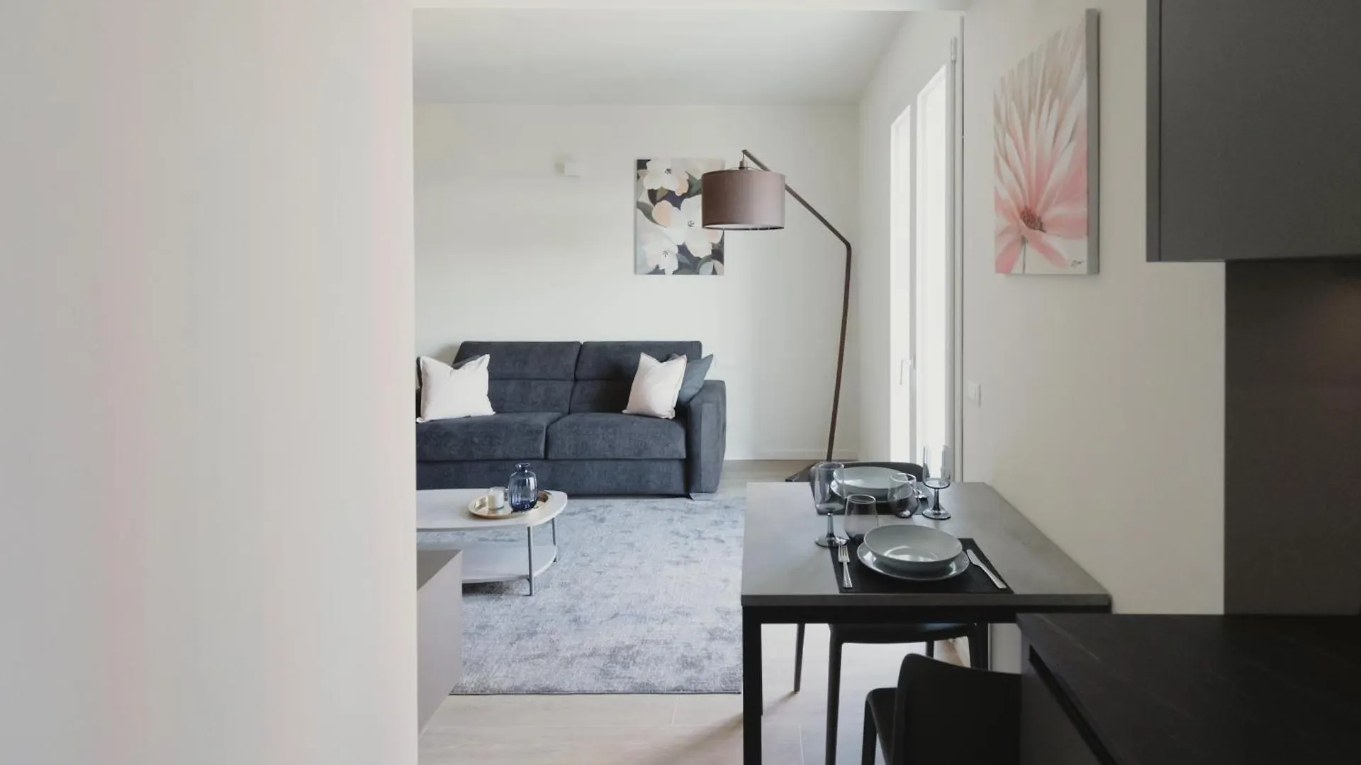 Gohost - Modern And Bright Apartments With Terrace And Balcony Milano Italien