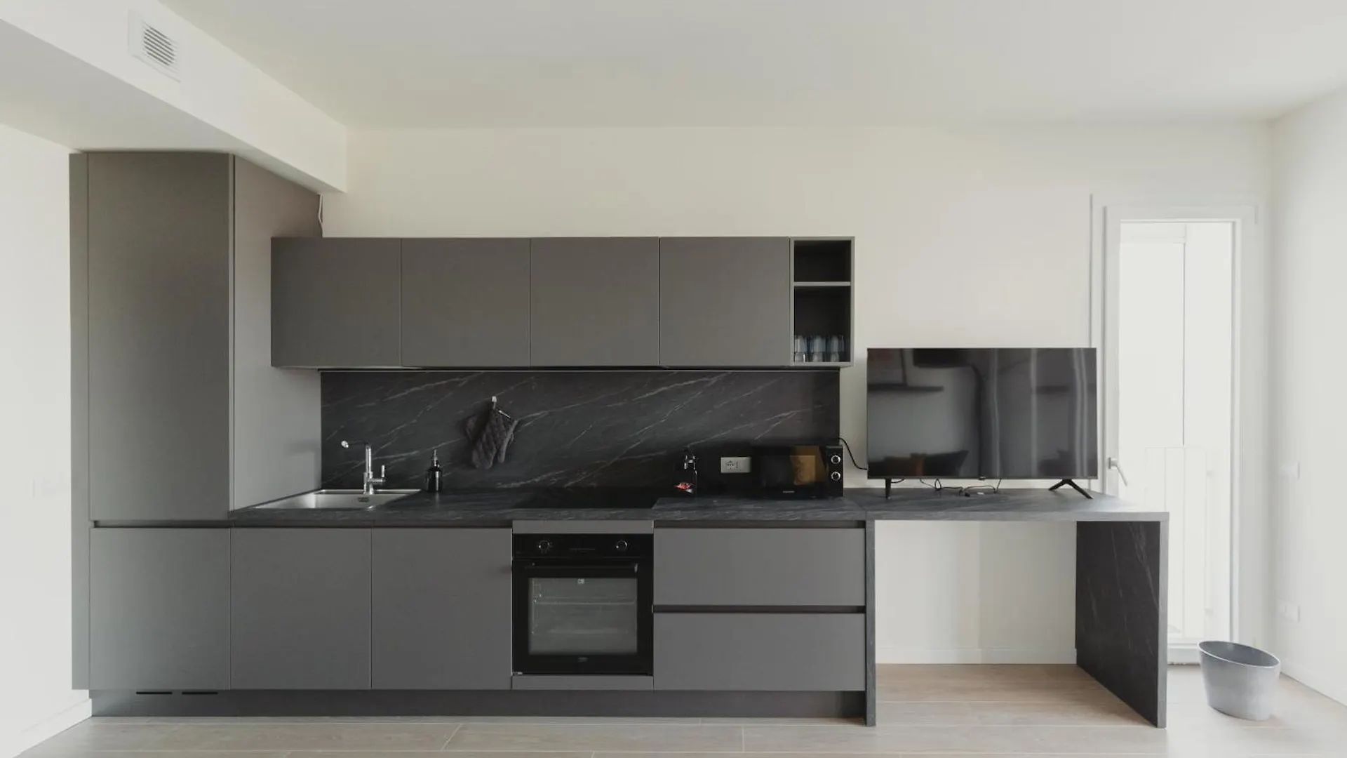 Gohost - Modern And Bright Apartments With Terrace And Balcony Milano 0*,  Italien