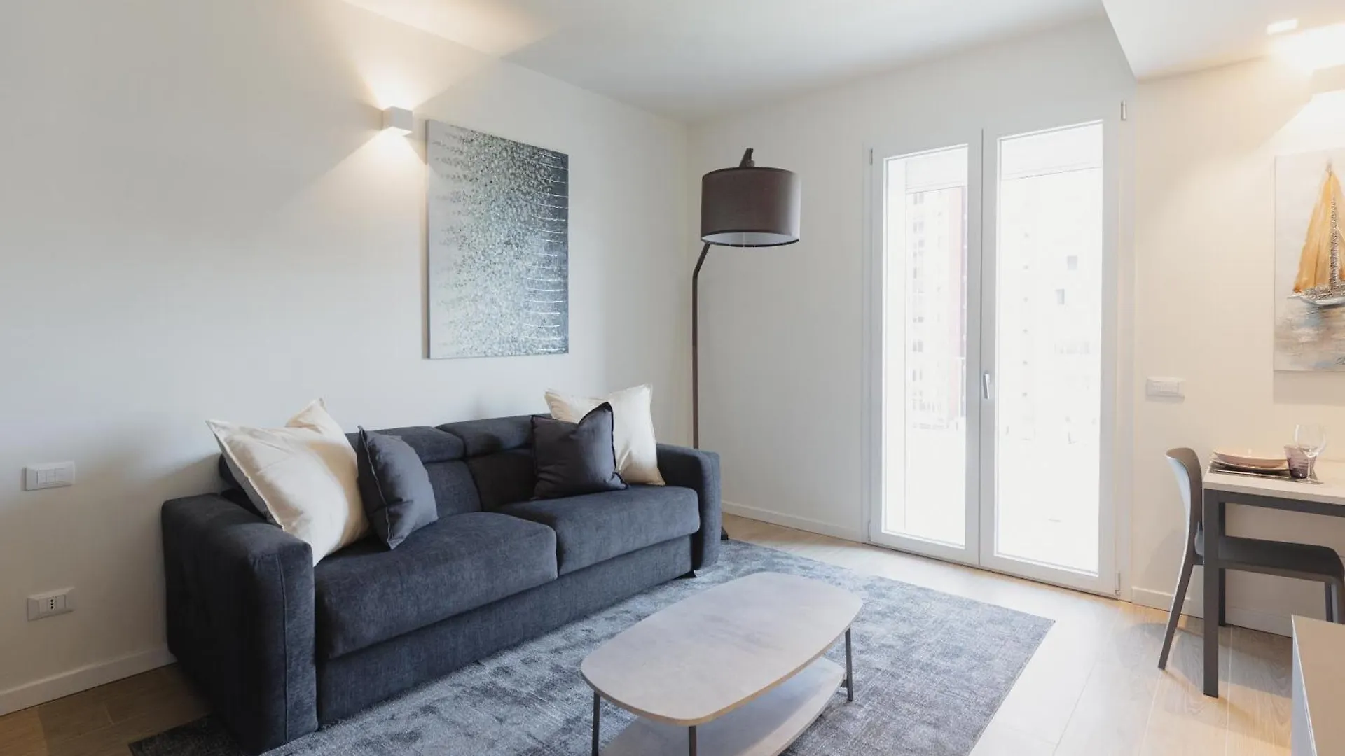 Gohost - Modern And Bright Apartments With Terrace And Balcony Milano