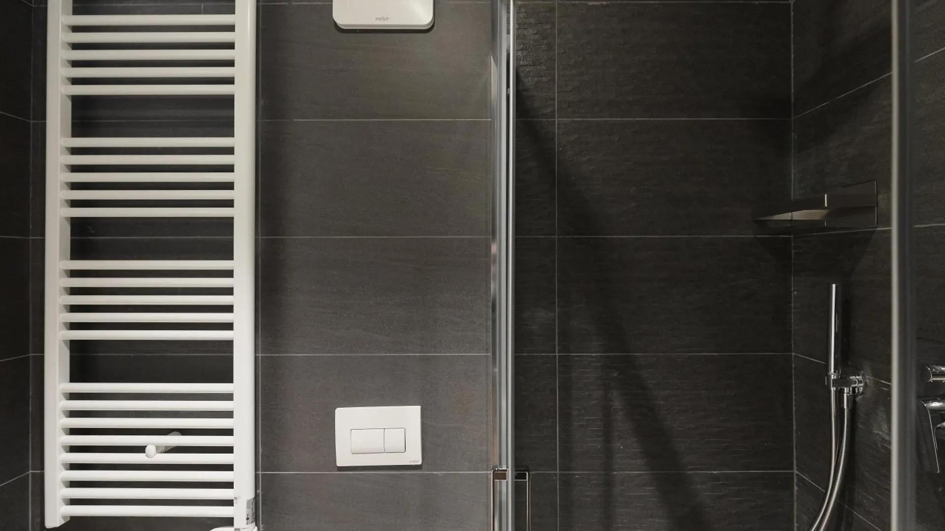 Gohost - Modern And Bright Apartments With Terrace And Balcony Milano